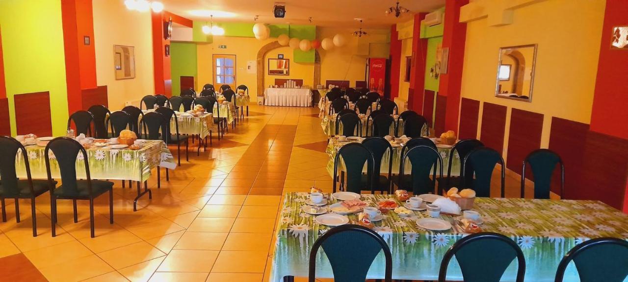 Hotel Krokus Kamienna Gora Esterno foto
