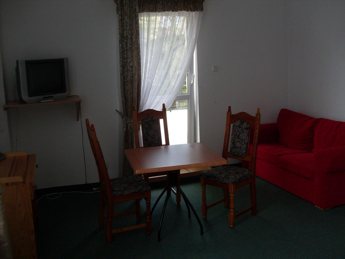 Hotel Krokus Kamienna Gora Esterno foto