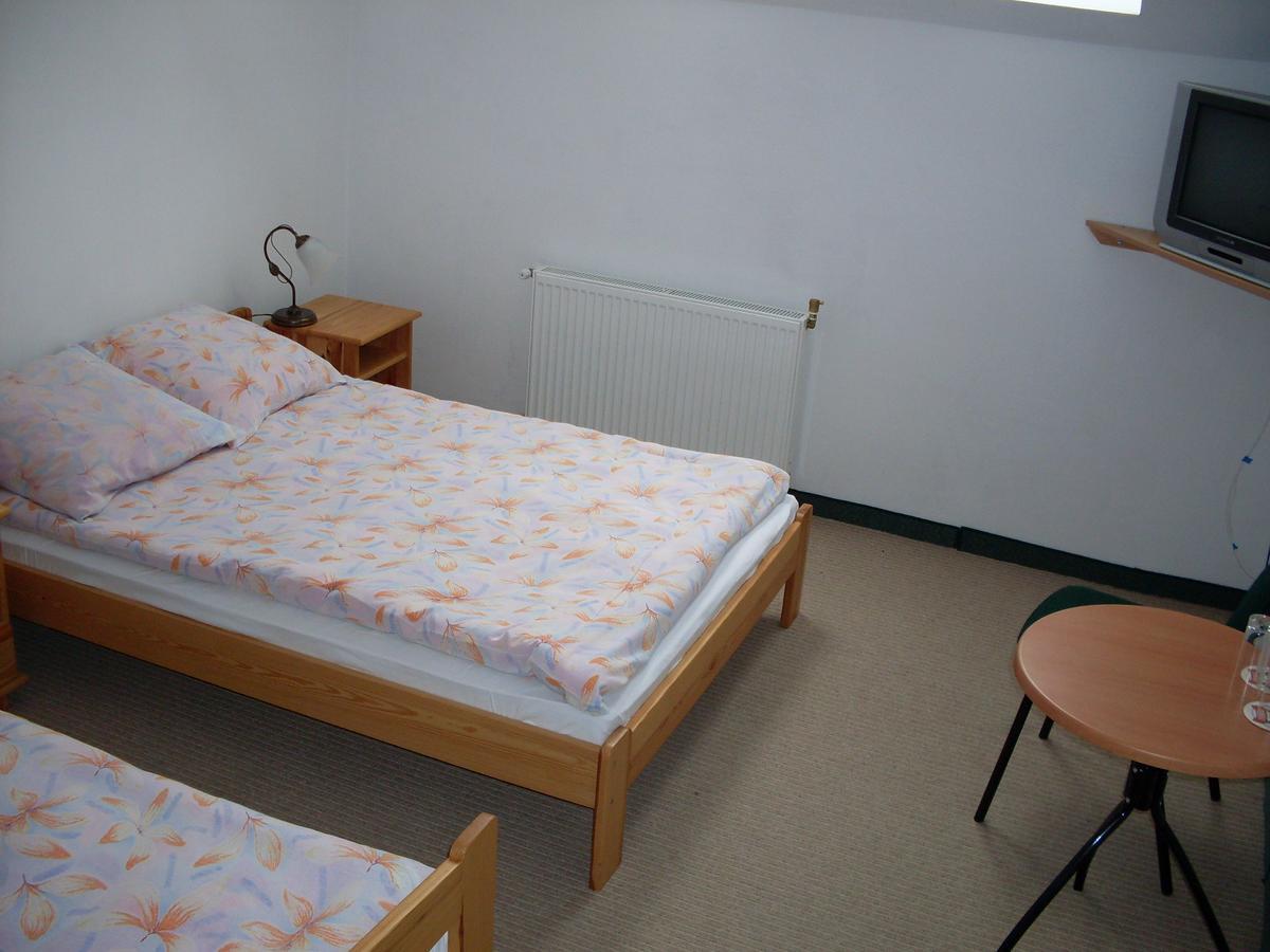 Hotel Krokus Kamienna Gora Esterno foto