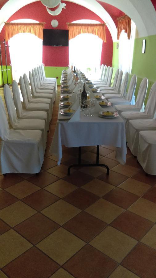 Hotel Krokus Kamienna Gora Esterno foto